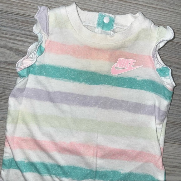 ⭐Nike Baby Girls Romper 6M⭐ - Picture 2 of 3